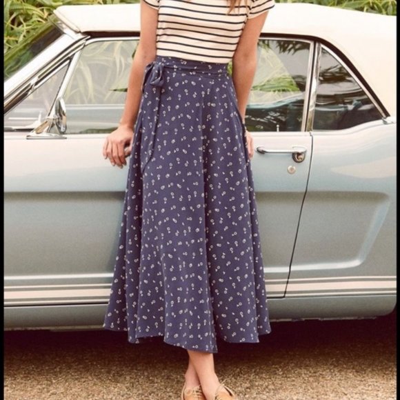 Amour Vert Dresses & Skirts - Amour Vert Women's Navy Floral Maxi Skirt, 100% Silk